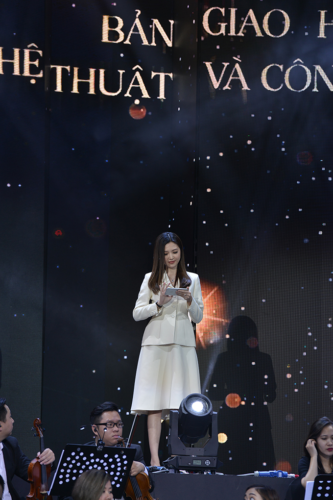 Ấn tượng với dàn sao “khủng” trong đêm nhạc tri ân của Tập đoàn Sunshine