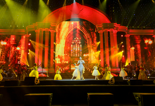 Ngắm dàn sao“khủng” tại đêm nhạc tri ân khách hàng của Tân Hoàng Minh