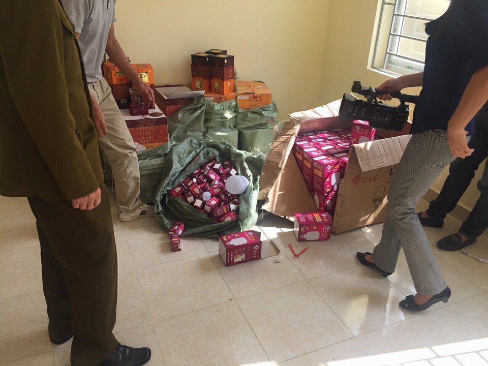 Quảng Ninh: Bắt giữ xe khách chở hàng hóa không rõ nguồn gốc