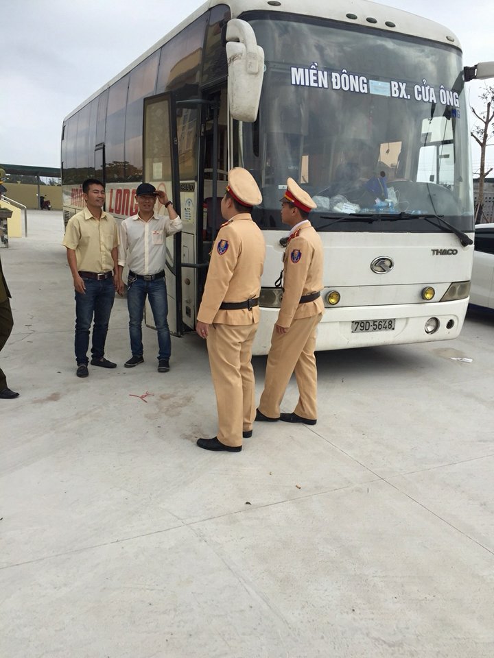 Quảng Ninh: Bắt giữ xe khách chở hàng hóa không rõ nguồn gốc