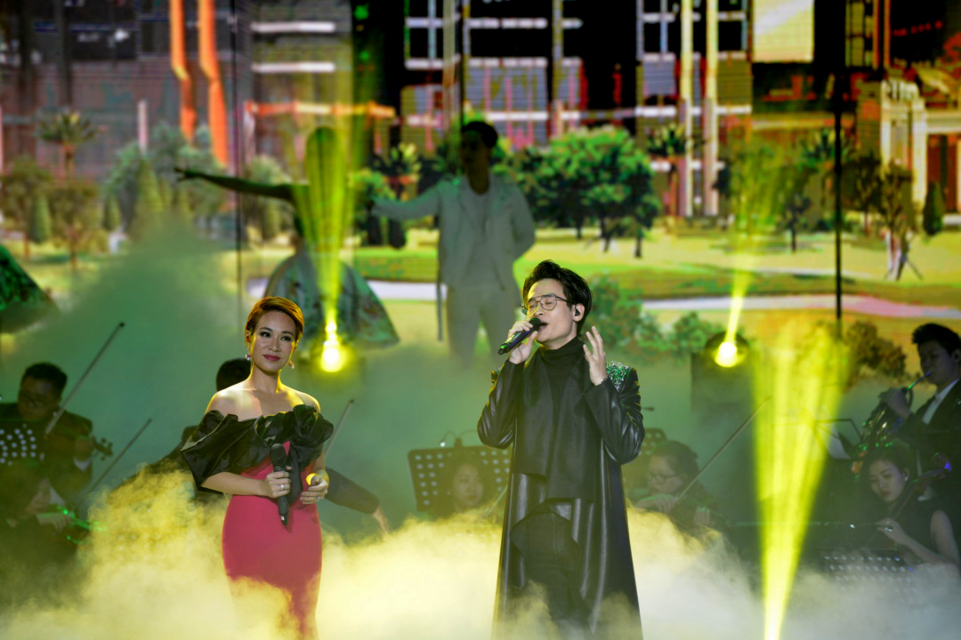 Ấn tượng với dàn sao “khủng” trong đêm nhạc tri ân của Tập đoàn Sunshine