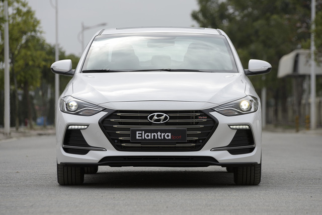 Quyết giành thị phần phân khúc C, Hyundai Elantra Sport mạnh tay giảm giá còn 729 triệu đồng tại thị trường Việt Nam