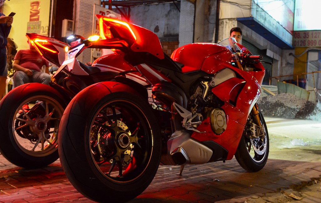 Mẫu superbike đầu bảng của Ducati - Ducati Panigale V4S chính thức về Việt Nam 