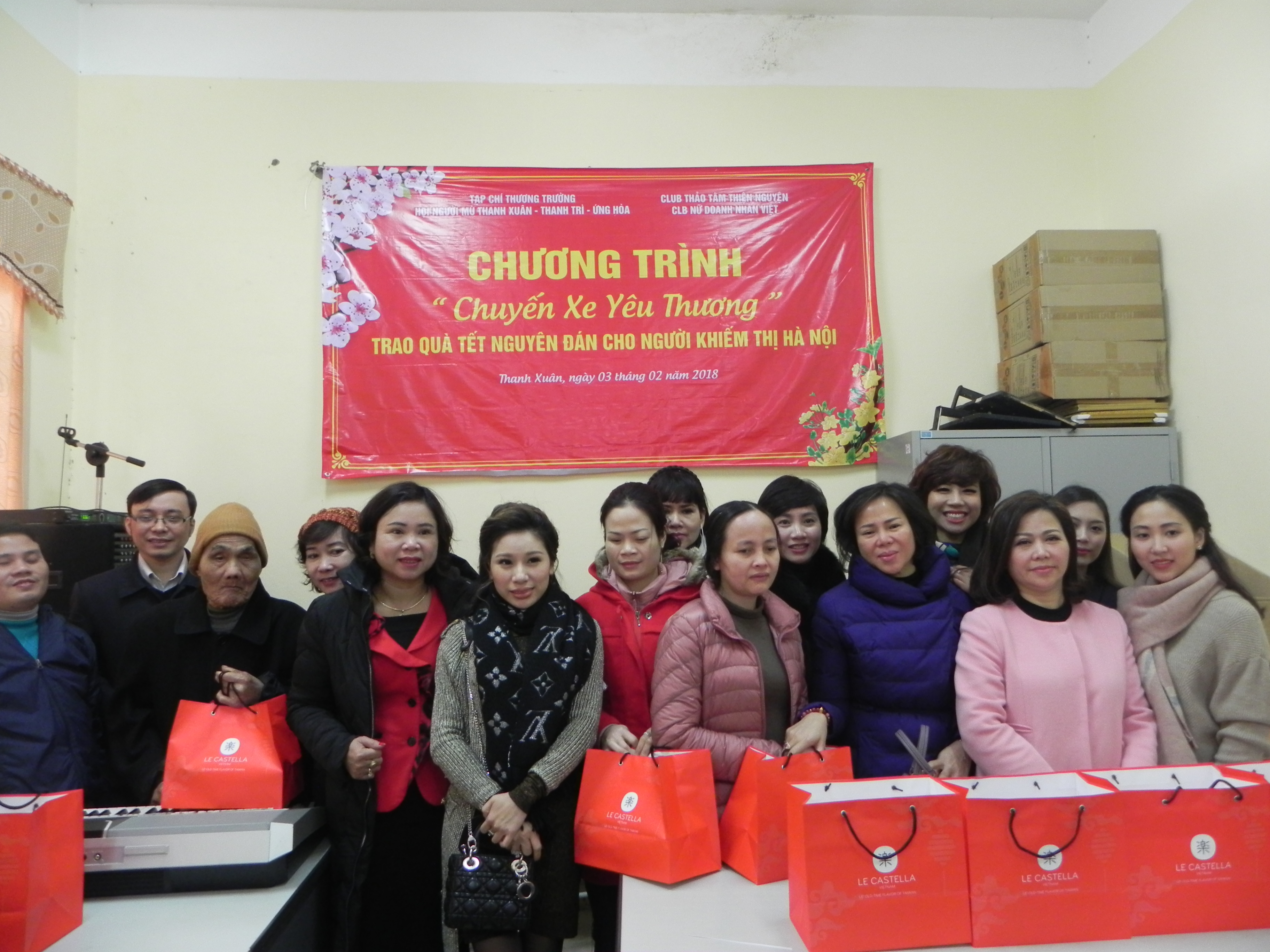 “Chuyến xe yêu thương” trao quà Tết cho người khiếm thị Hà Nội