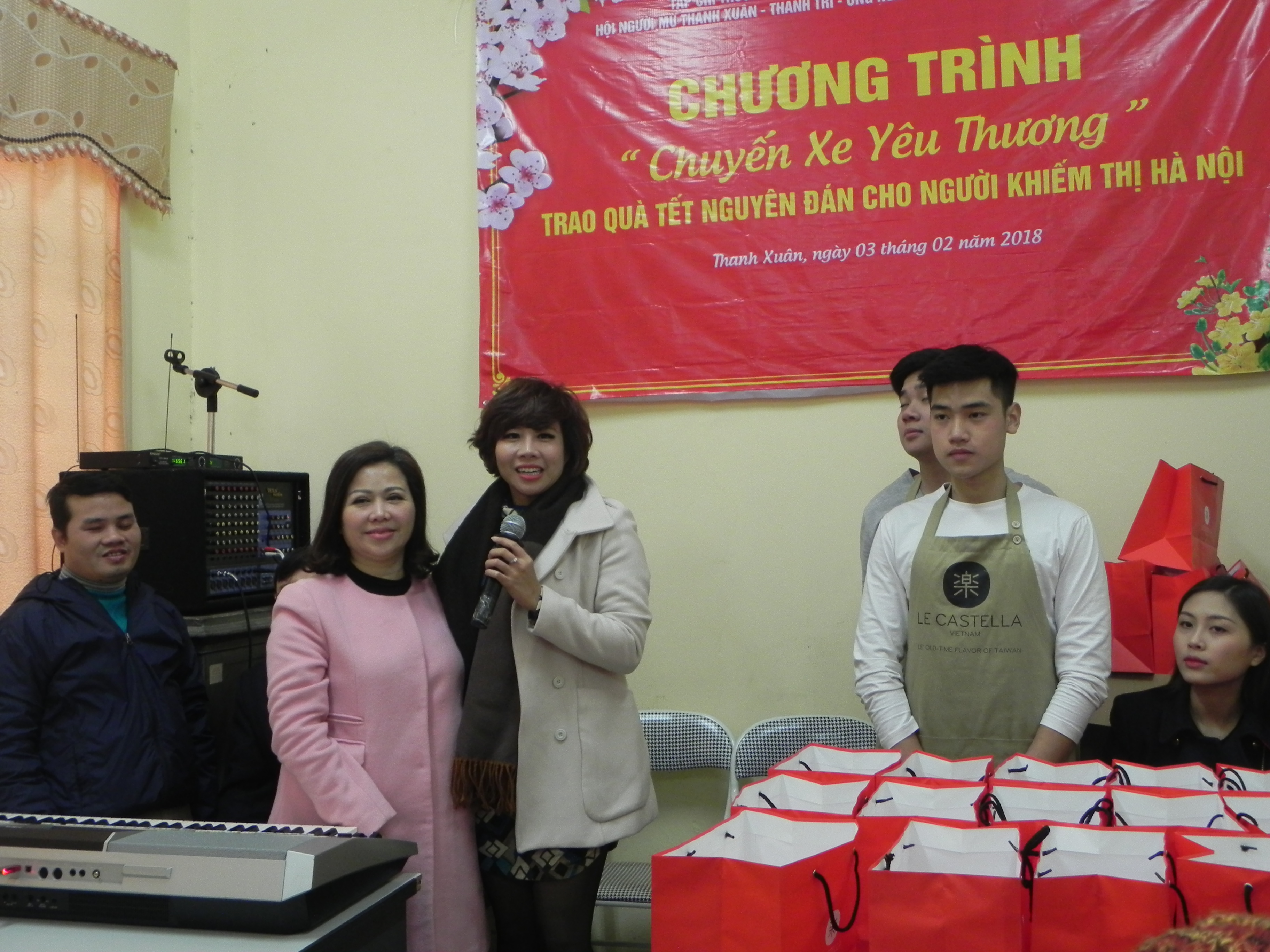 “Chuyến xe yêu thương” trao quà Tết cho người khiếm thị Hà Nội