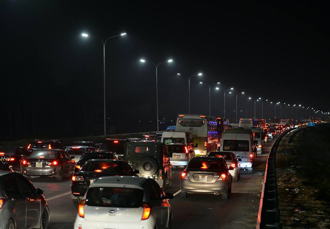 Ùn tắc tại các cửa ngõ dẫn vào thủ đô những ngày cuối đợt nghỉ tết