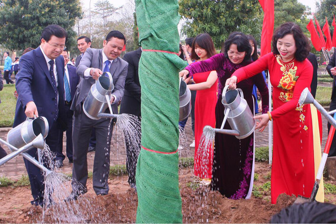 Khai hội Đền thờ Hai Bà Trưng 2018 và đón nhận Bằng công nhận Di sản văn hóa phi vật thể quốc gia Lễ hội Đền thờ Hai Bà Trưng