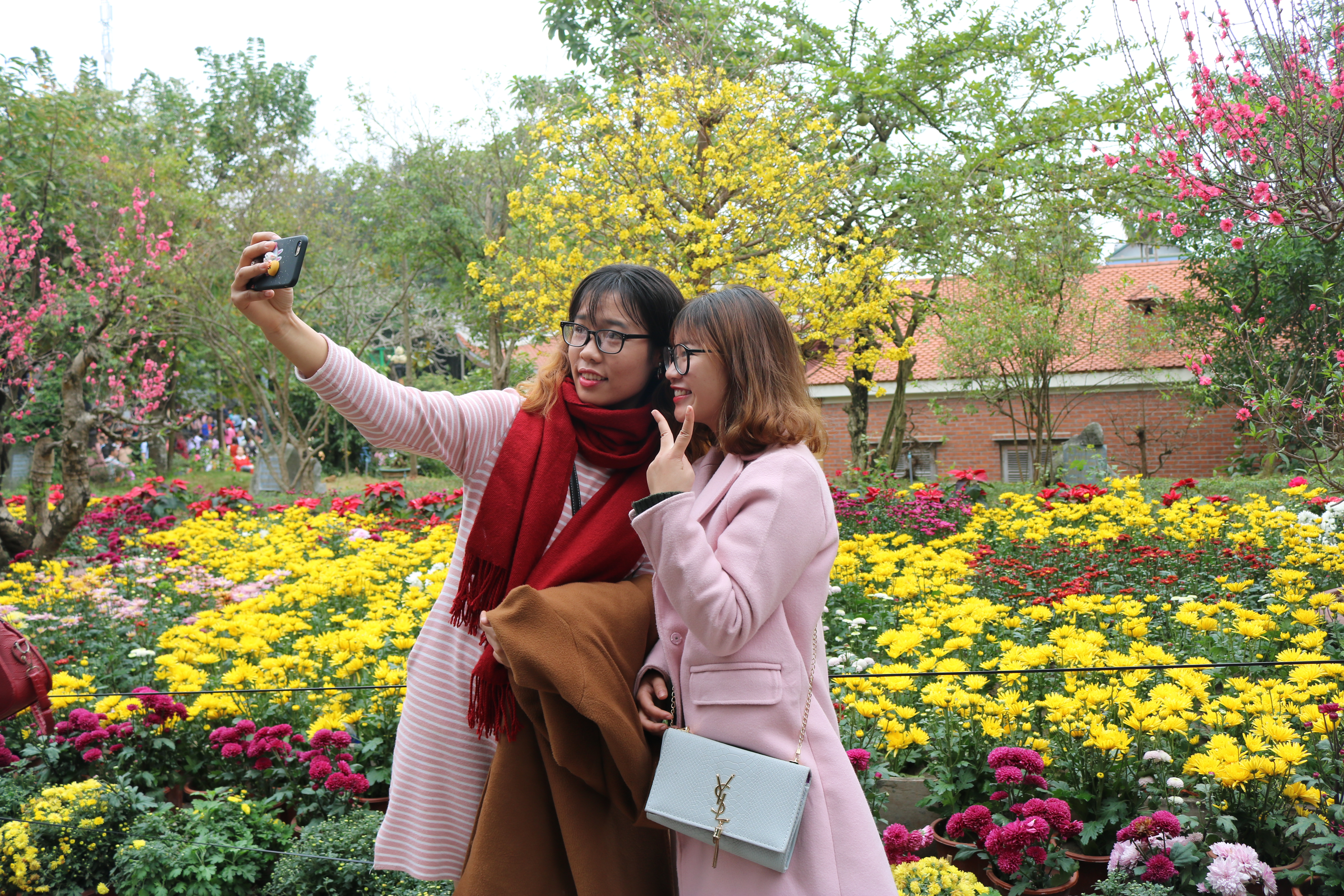 Chùa Phật Tích: Tấp nập dòng người du xuân trẩy hội 