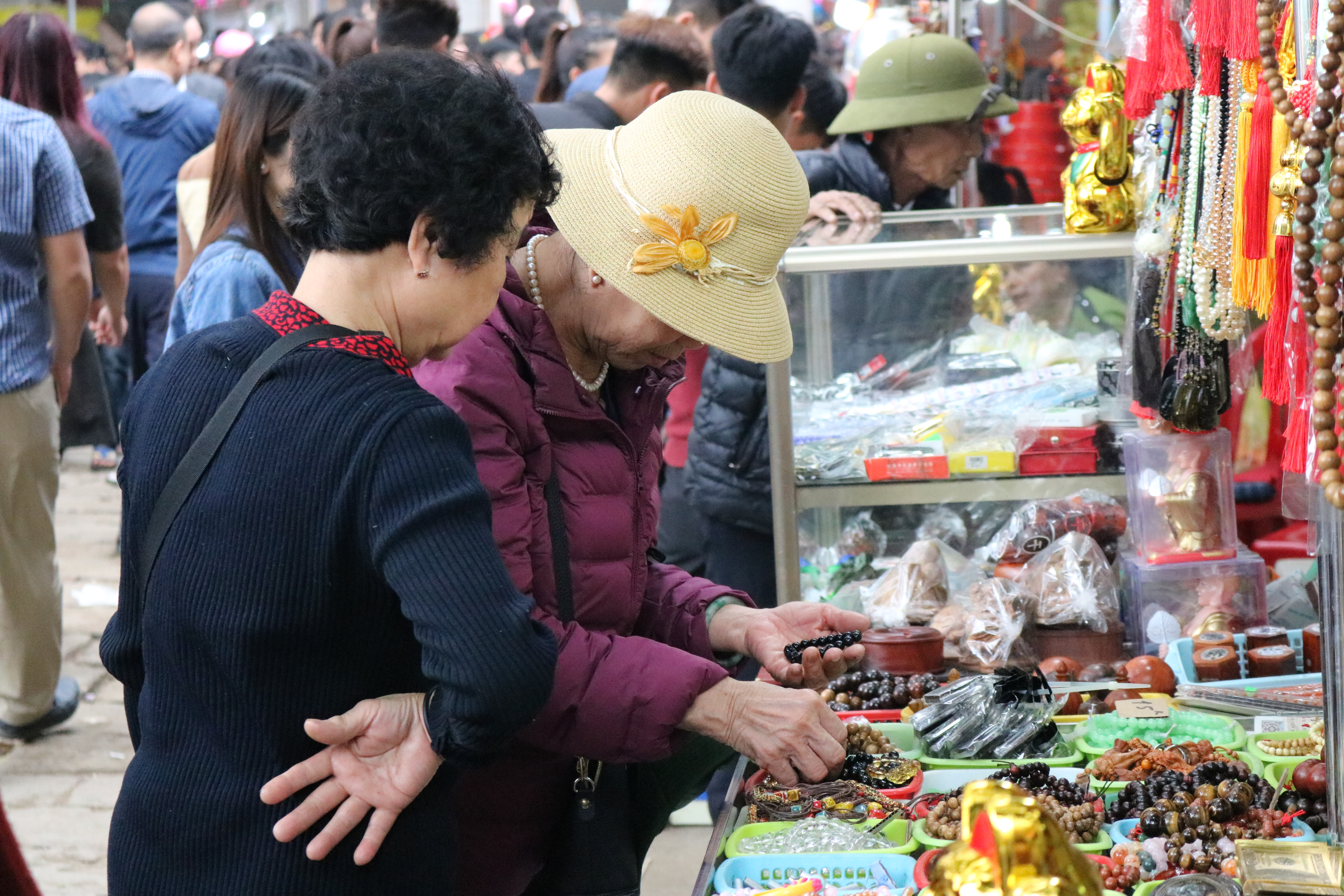 Chùa Phật Tích: Tấp nập dòng người du xuân trẩy hội 