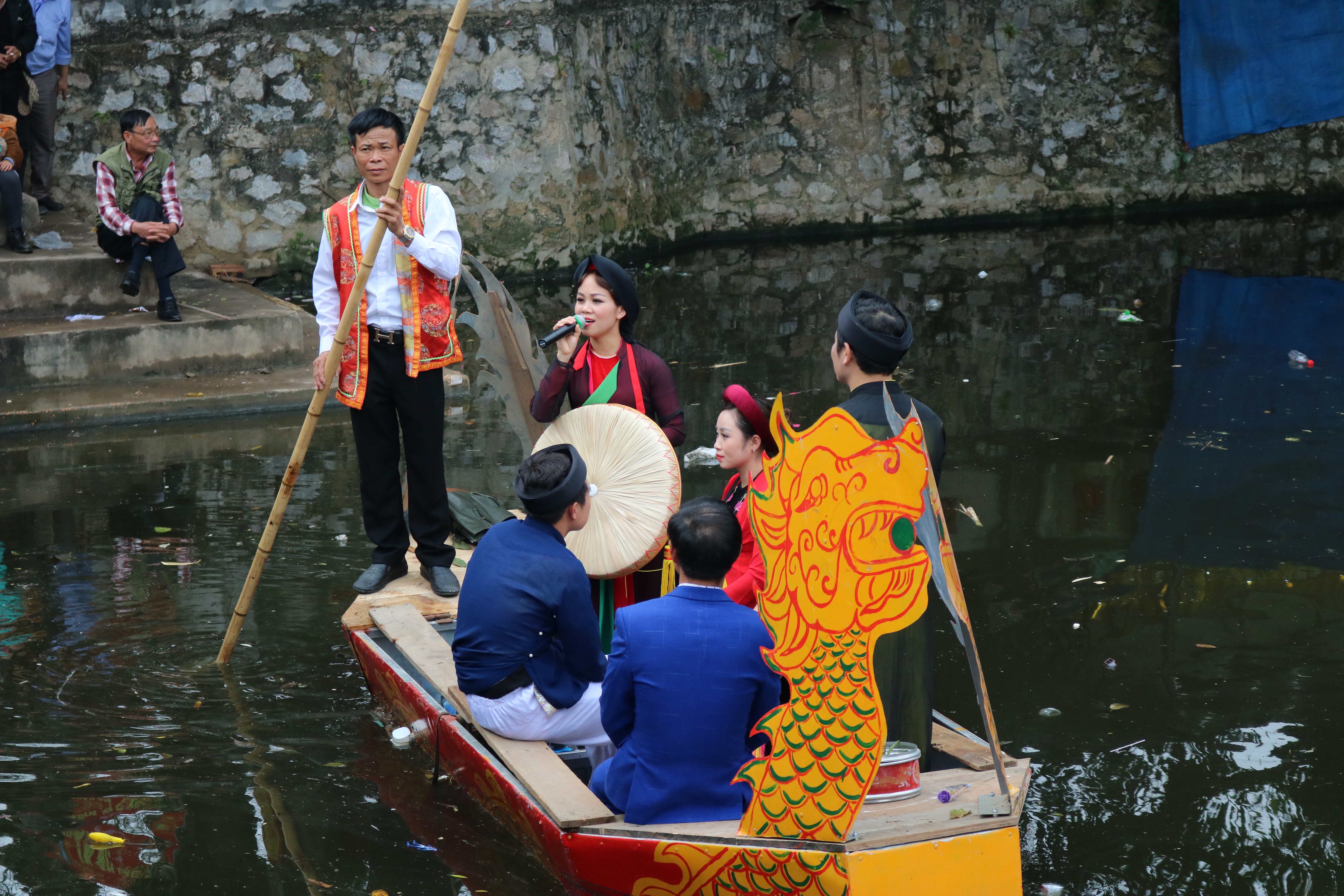 Chùa Phật Tích: Tấp nập dòng người du xuân trẩy hội 