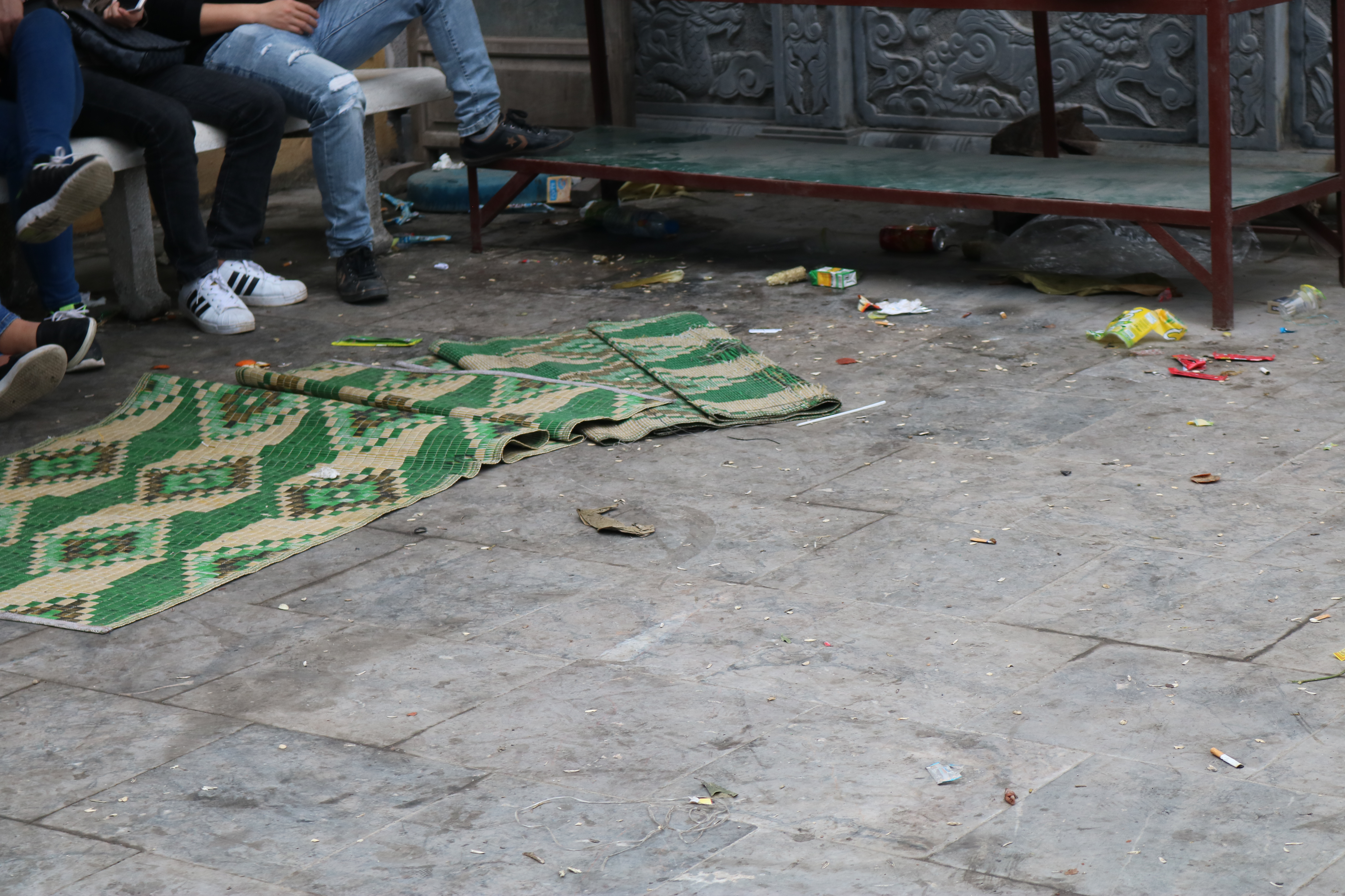 Lễ hội Đền Bà Chúa Kho: Chen chúc “vay mượn” người ra không được, người vào chẳng xong