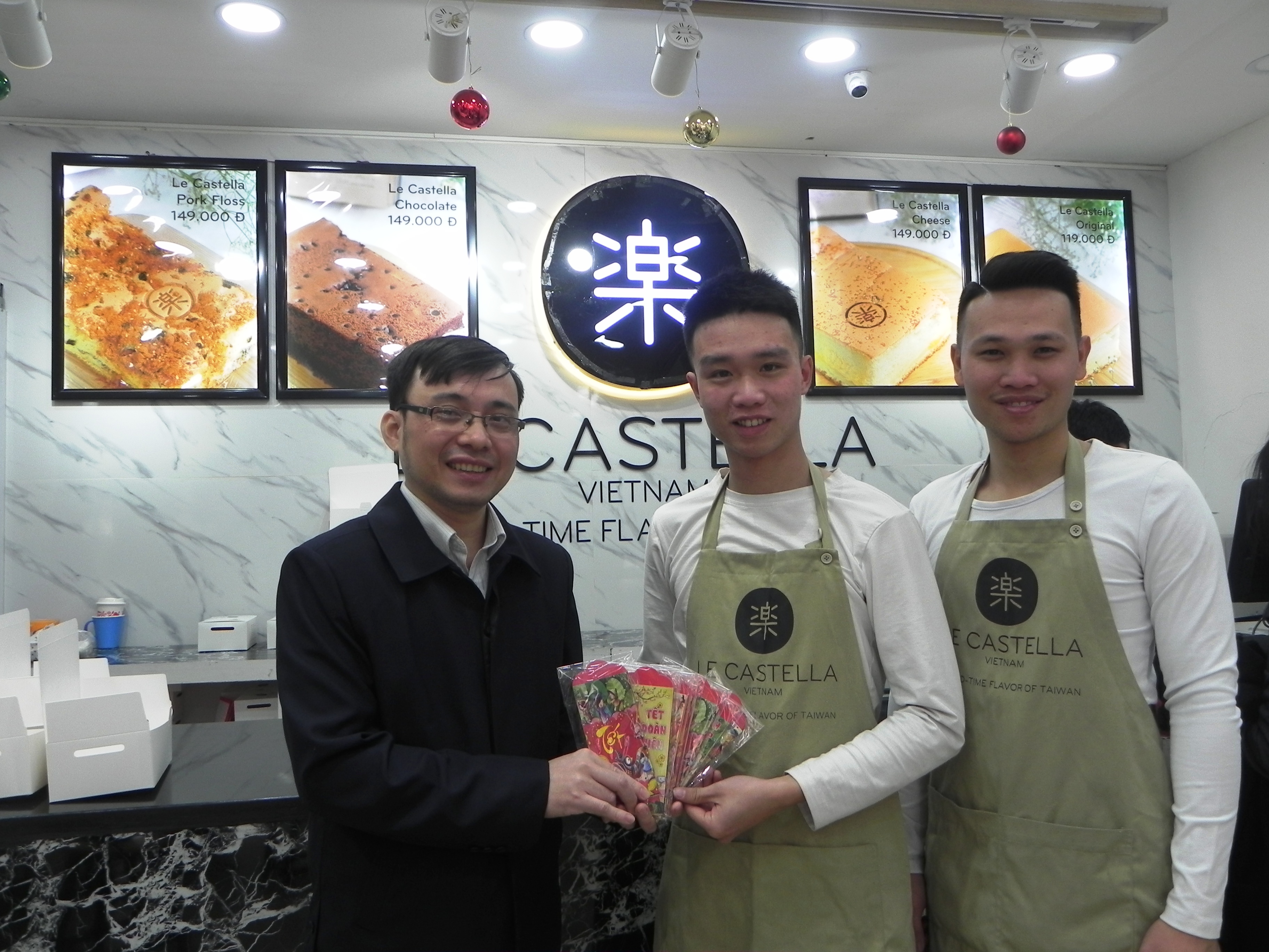 Le Castella trao yêu thương đến người khiếm thị Hà Nội