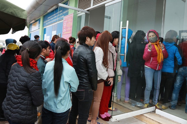 Ngân hàng Nhà nước yêu cầu khắc phục tình trạng ATM quá tải dịp Tết