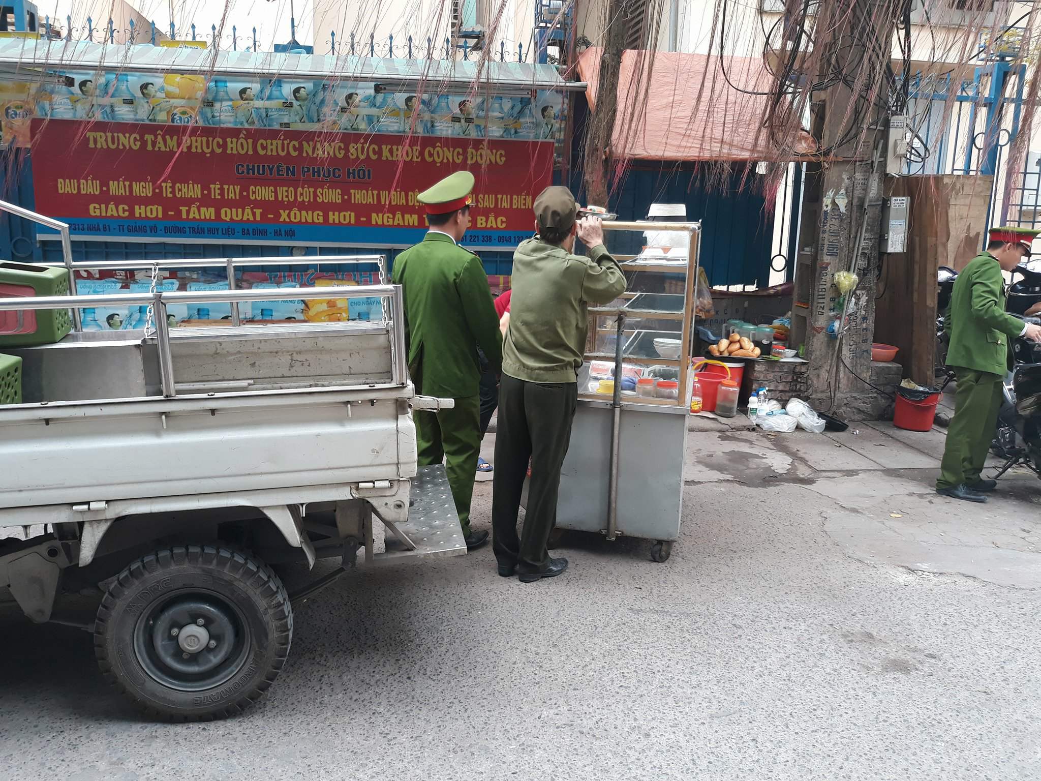 Phường Láng Hạ vi phạm trật tự đô thị sau khi nhận được phản ánh