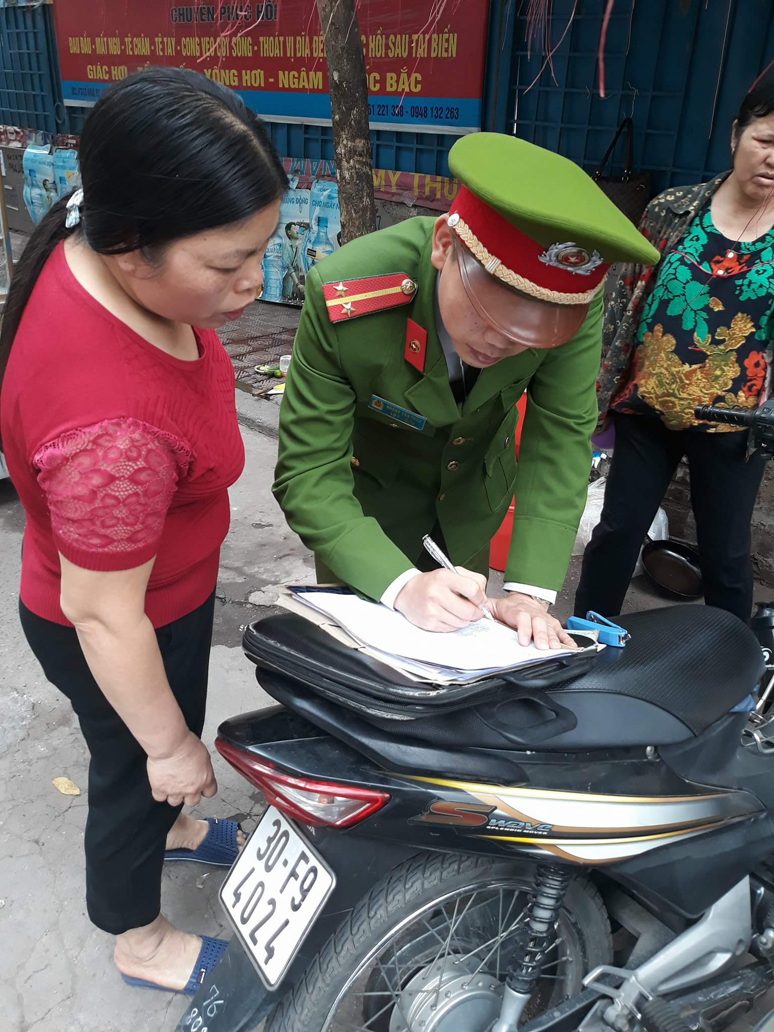 Phường Láng Hạ vi phạm trật tự đô thị sau khi nhận được phản ánh