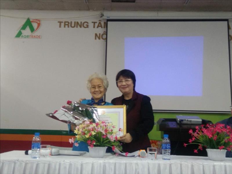 CLB Phụ nữ với tiêu dùng tổ chức hoạt động sinh hoạt định kỳ