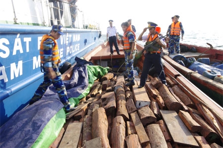 Tăng cường đấu tranh chống buôn lậu trên biển