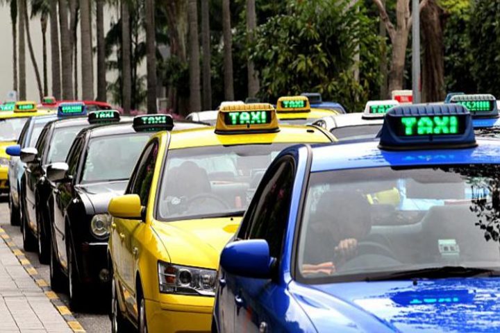 Hãng taxi đầu tiên tuyên bố ngừng hoạt động trước cuộc chiến với Grab, Uber