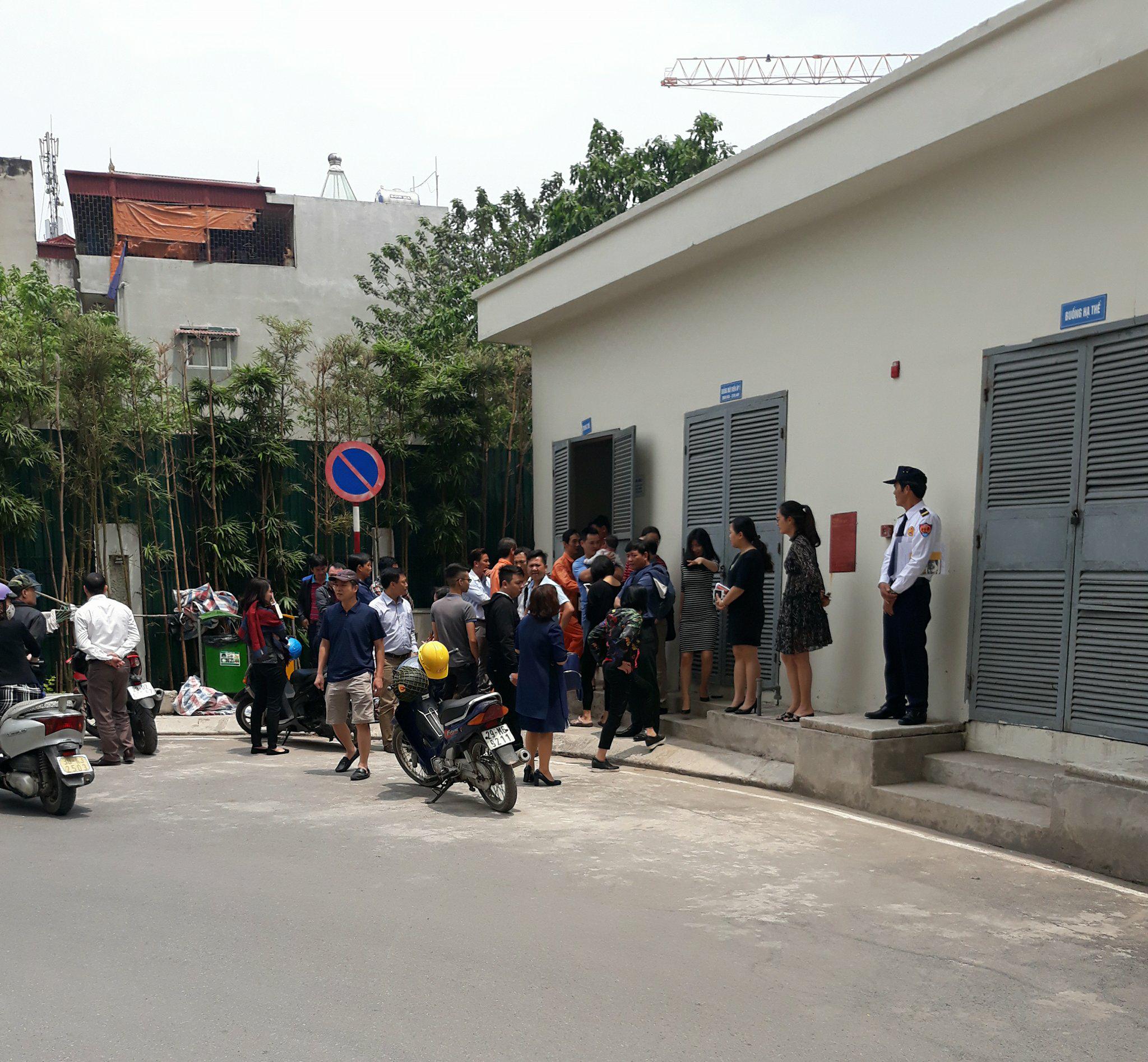 Công ty Quang Minh lấn chiếm hạ tầng thi công dự án. Cư dân Helios 75 Tam Trinh phản đối 