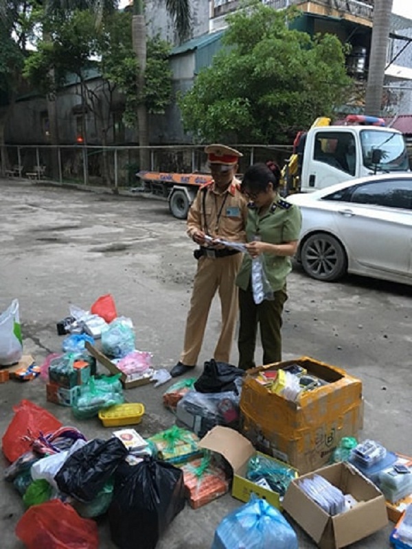 Hà Nội: Bắt giữ xe tải chở linh kiện điện thoại không rõ nguồn gốc