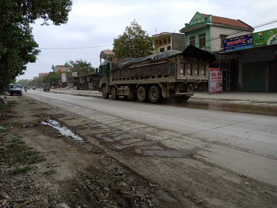 Gia Viễn (Ninh Binh) : Xe quá khổ, quá tải lộng hành, sự “thờ ơ” hay thiếu trách nhiệm của của cơ quan chức năng làm nhiệm?