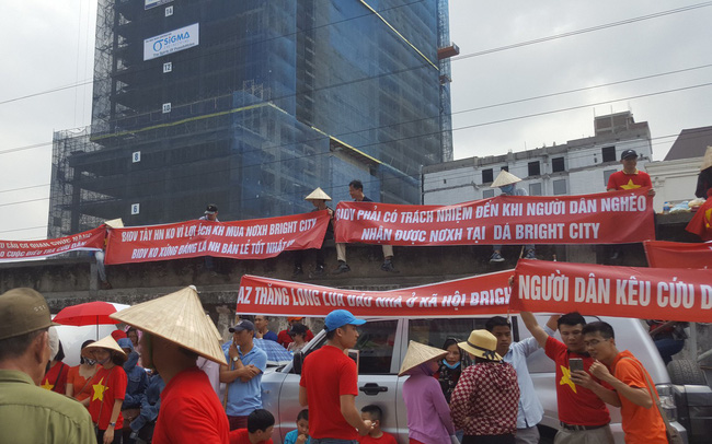 Bright City: Cư dân căng băng rôn cầu cứu