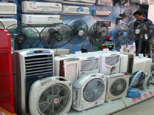Mùa nóng, quạt điện nội lên ngôi