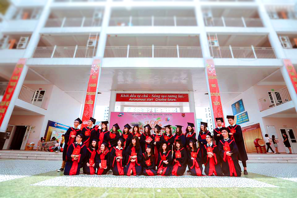 Liên kết với trường ma