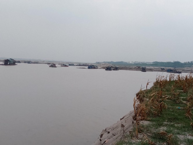 Vĩnh phúc : “cát tặc” ngày đêm lộng hành người dân lo mất đất sản xuất