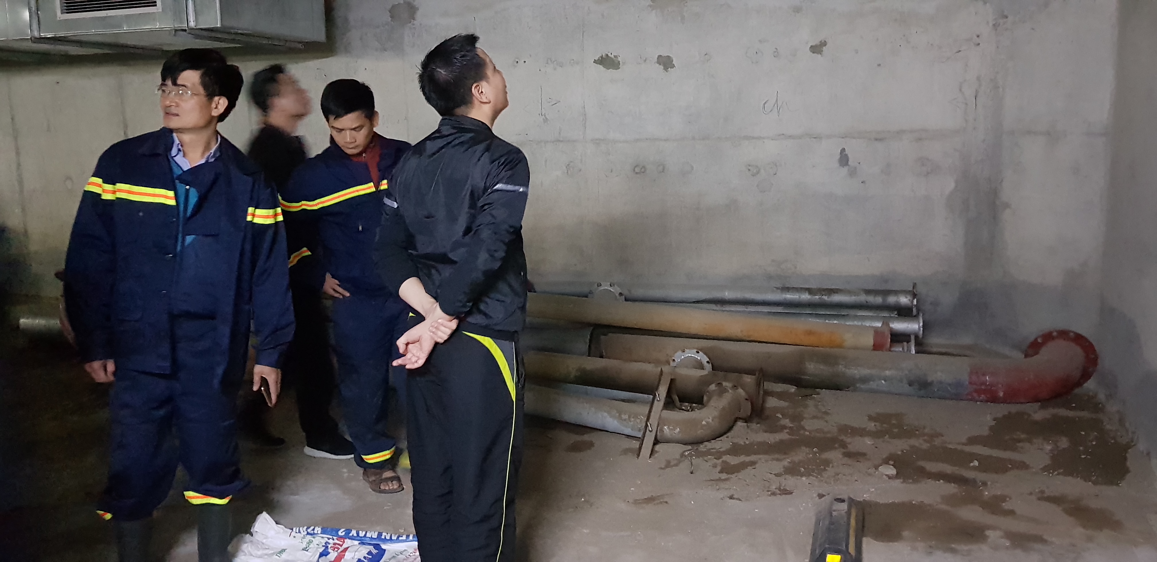 Cư dân chung cư Văn Phú Victoria hoảng loạn chạy cháy trong đêm