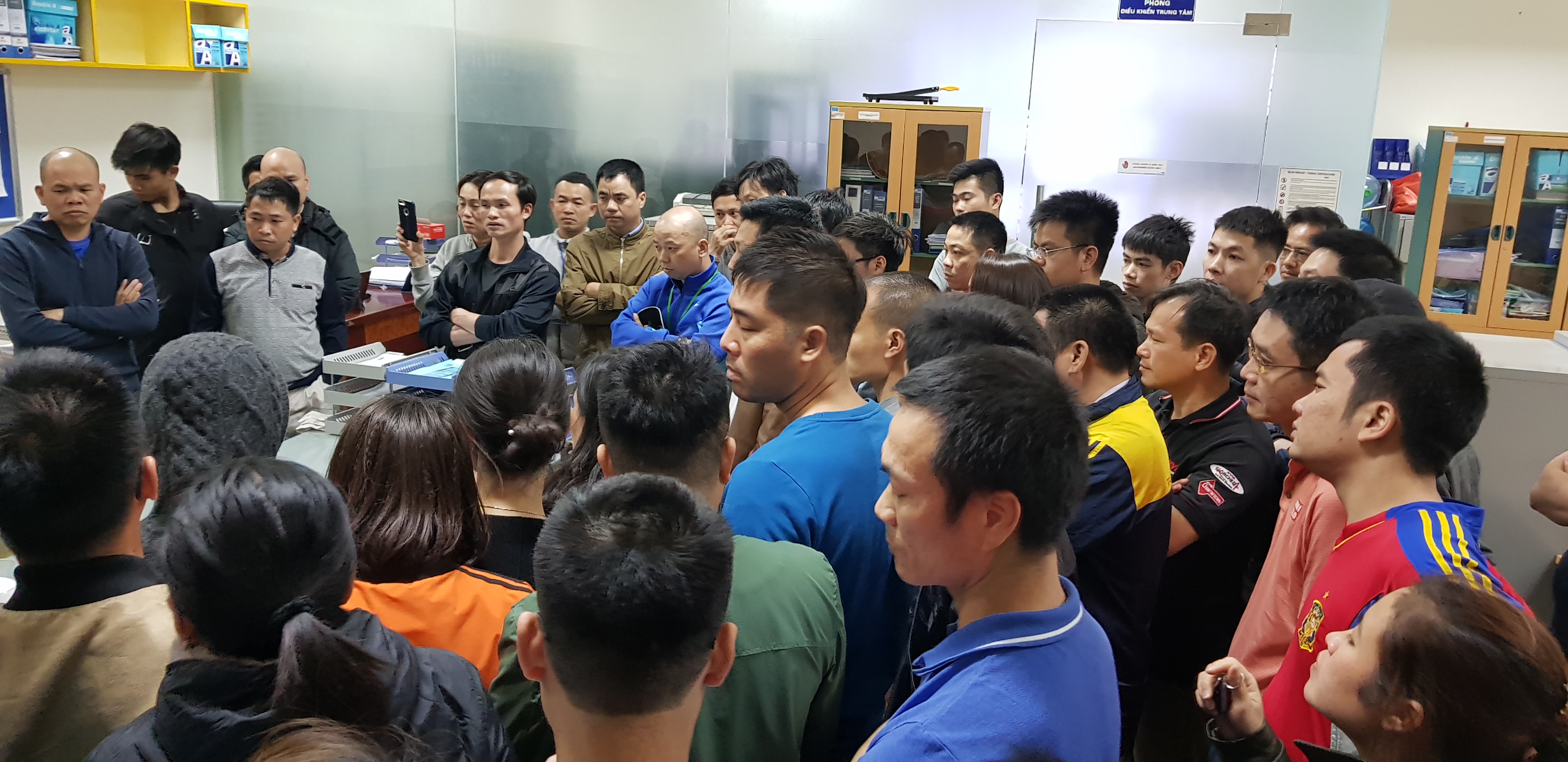 Cư dân chung cư Văn Phú Victoria hoảng loạn chạy cháy trong đêm