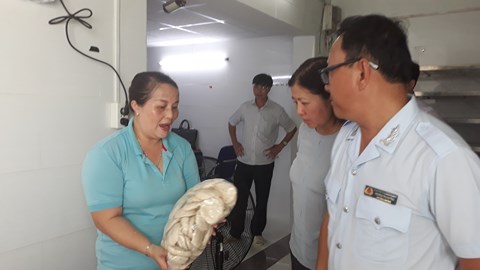 Kiểm tra 2 cơ sở sản xuất giò chả tại TP HCM đều phát hiện vi phạm ATTP
