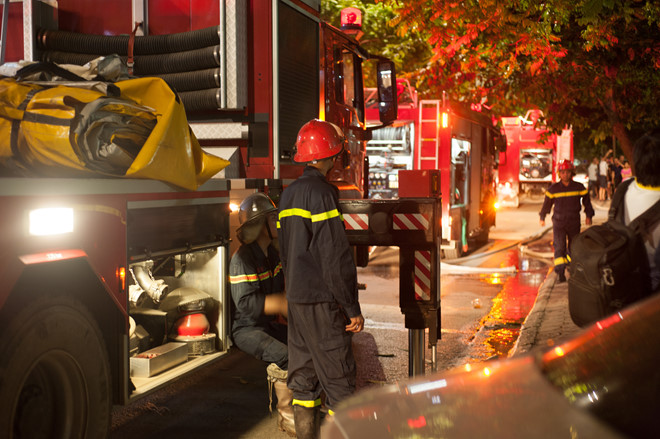 Hà Nội: Cháy trung cư Vinaconex, người dân hoảng loạn tháo chạy