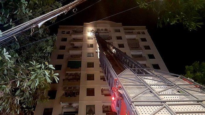 Hà Nội: Cháy trung cư Vinaconex, người dân hoảng loạn tháo chạy