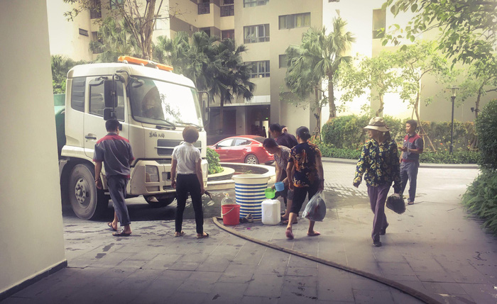 Chung cư thiếu nước sinh hoạt, cuộc sống người dân bị đảo lộn
