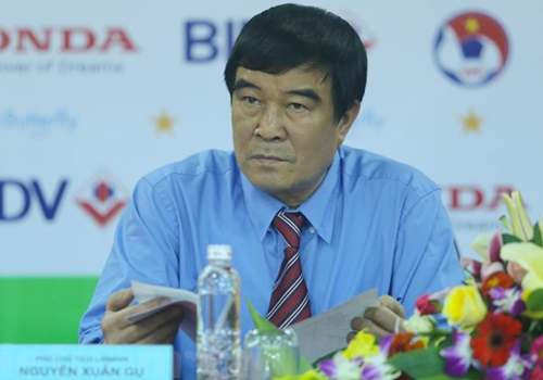 Phó Chủ Tịch VFF Nguyễn Xuân Gụ nộp đơn từ chức