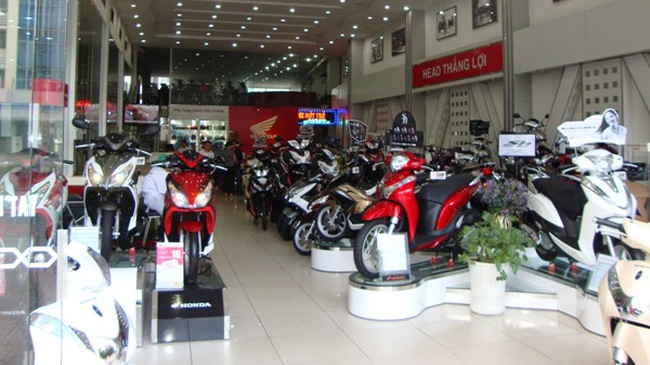 Xe máy đồng loạt tăng giá, dân buôn ăn chênh gần 6.000 tỷ đồng của dân