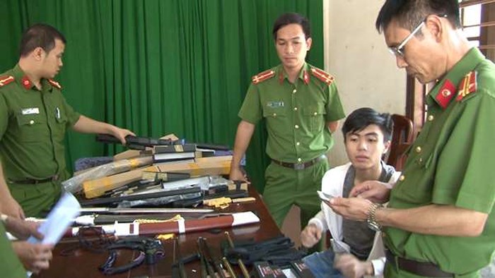 Huế: Thanh niên 9x tàng trữ vũ khí nóng để bán kiếm lời