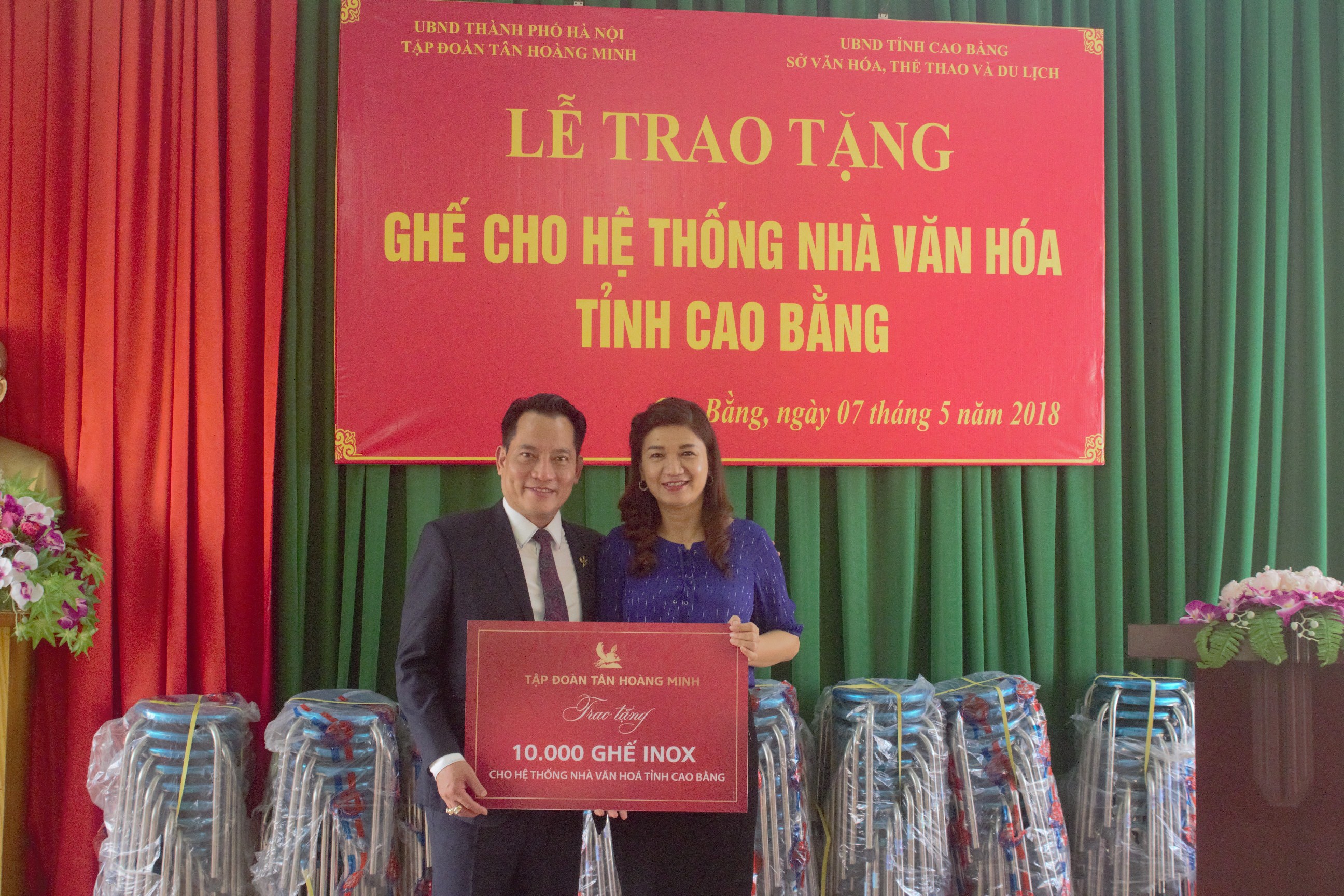 Tân Hoàng Minh trao tặng 10.000 ghế Inox cho hệ thống nhà văn hóa tỉnh Cao Bằng