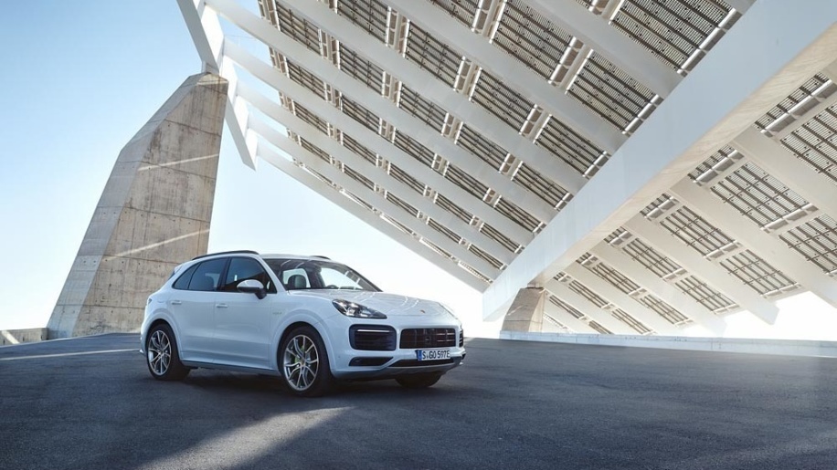 Porsche ra mắt phiên bản Porsche Cayenne E-Hybrid 2019 chạy bằng điện