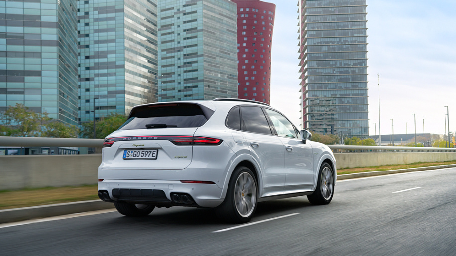 Porsche ra mắt phiên bản Porsche Cayenne E-Hybrid 2019 chạy bằng điện