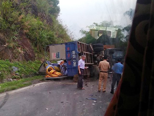 Hoà Bình: Tai nạn liên hoàn khiến 4 người thương vong