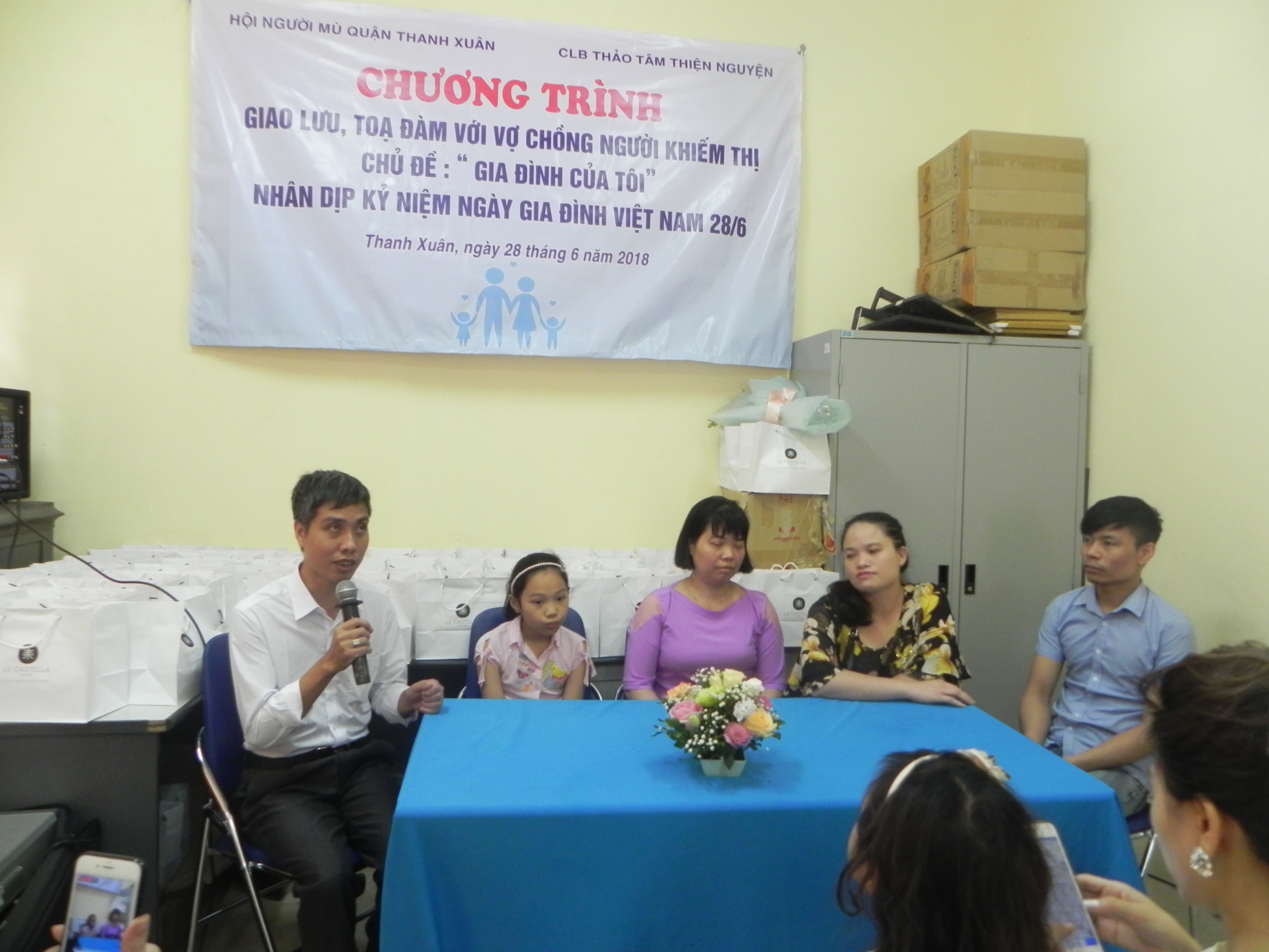 Các gia đình người khiếm thị tại chương trình giao lưu