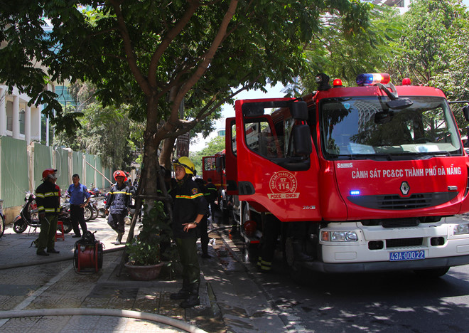 Đà Nẵng: Cháy công ty bảo hiểm, nhân viên tháo chạy thoát thân