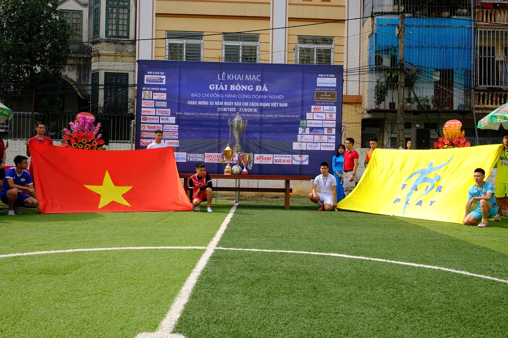 Khai mạc giải bóng đá Báo chí đồng hành cùng doanh nghiệp