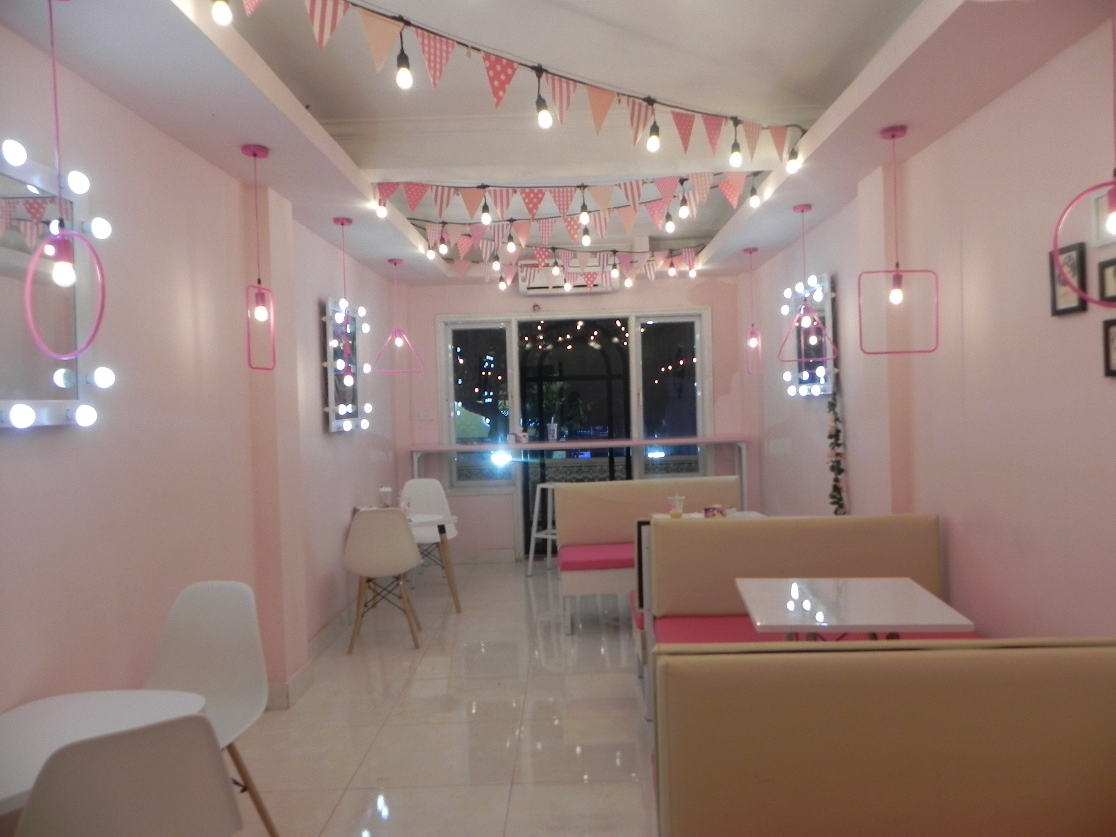 Xem World Cup – Thưởng thức bánh Le Castella và trà sữa Leecha