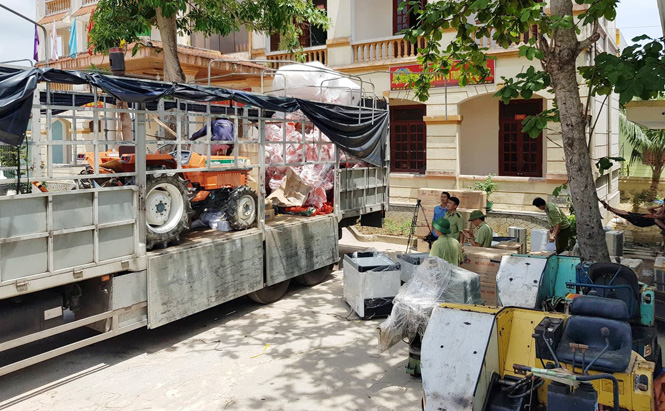 Quảng Bình: Bắt giữ phương tiện chở số lượng lớn hàng hoá bất hợp pháp