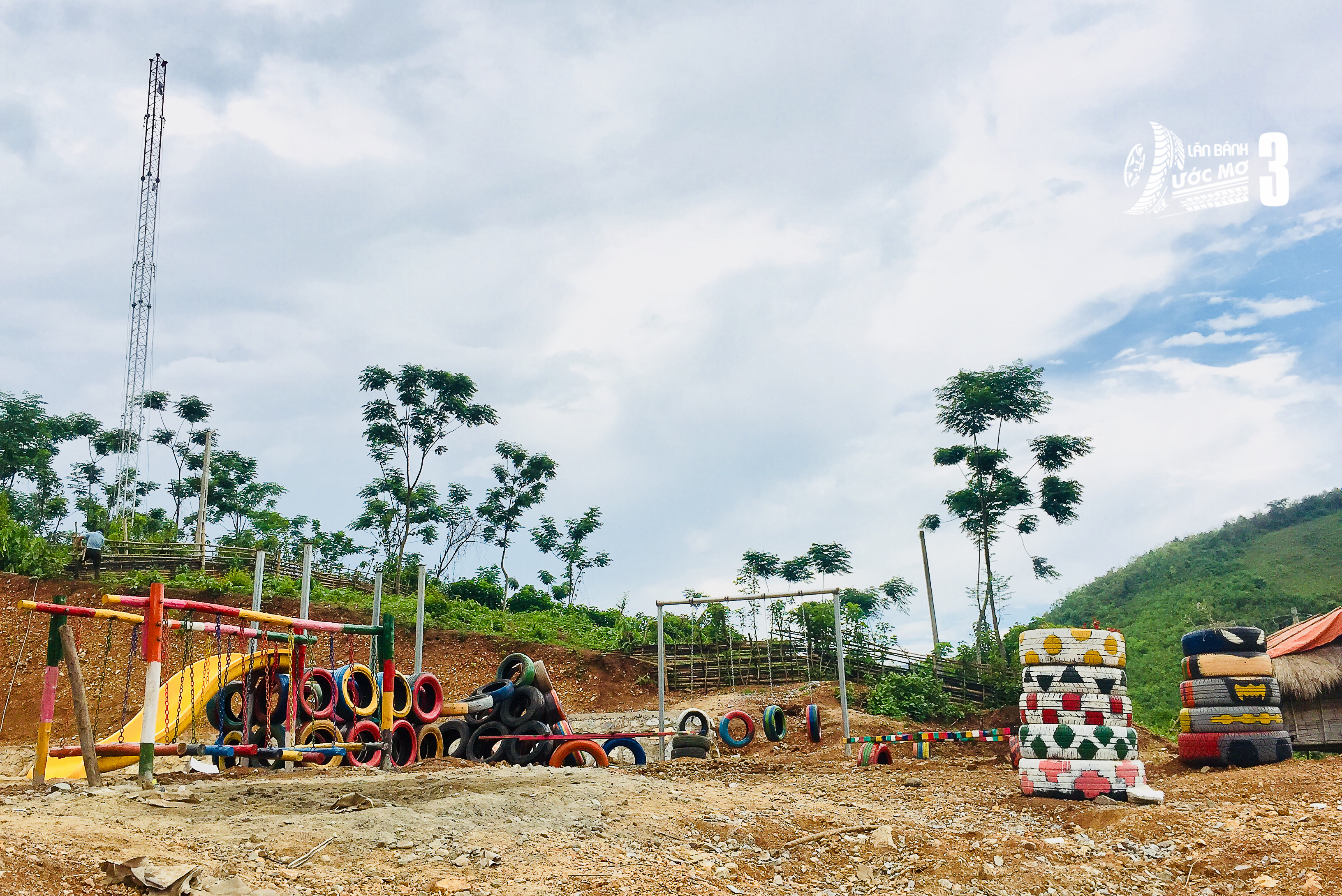 Lăn bánh ước mơ – Mang sân chơi lên vùng cao biên giới.