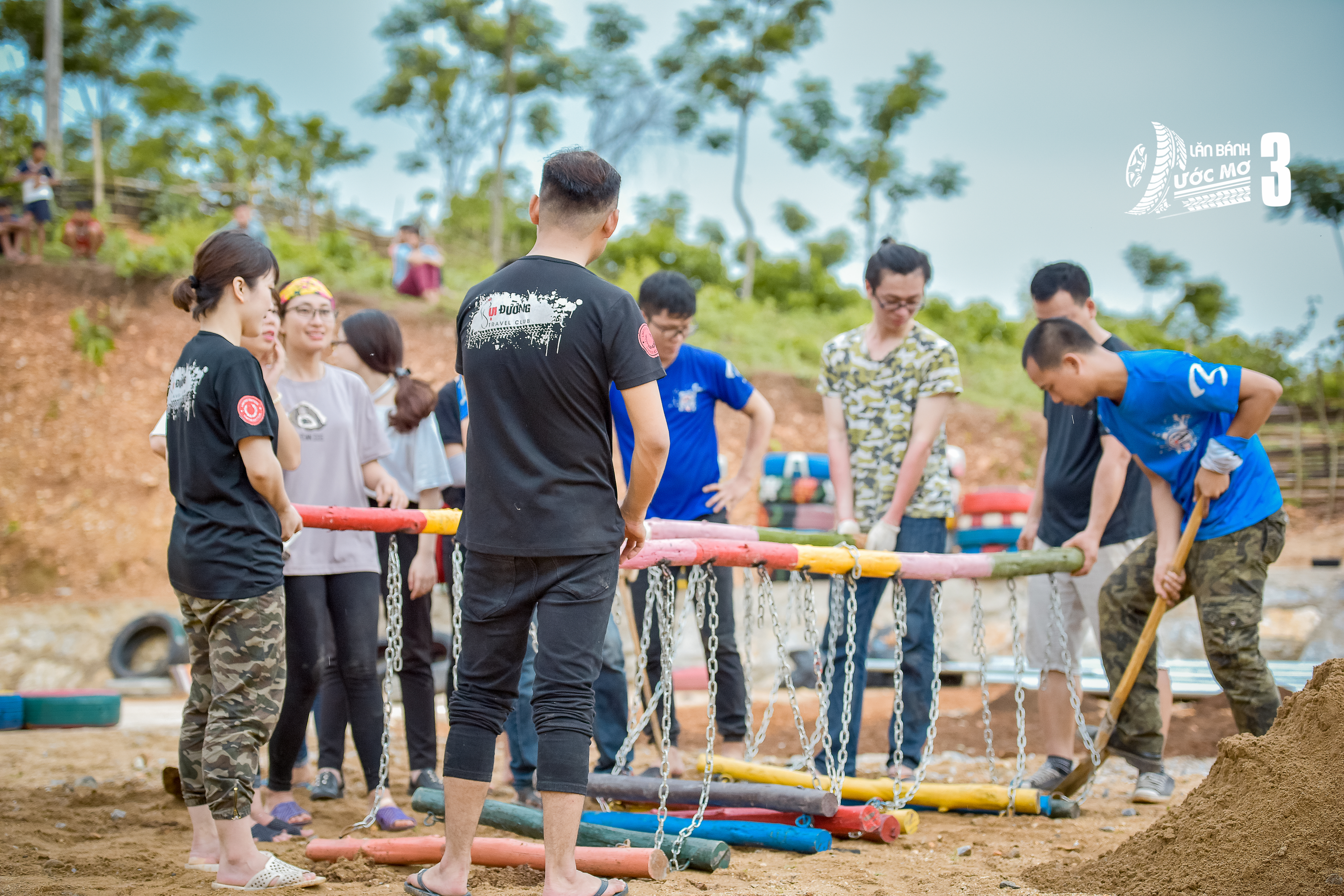 Lăn bánh ước mơ – Mang sân chơi lên vùng cao biên giới.
