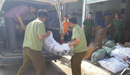 Hà Nội: Phát hiện thu giữ hơn 1 tấn bột làm trà sữa không rõ nguồn gốc